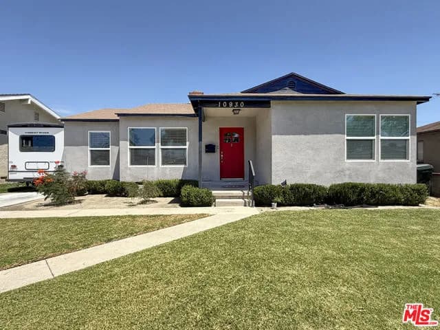 10930 Crossdale Ave, Downey, Active - Home for Sale