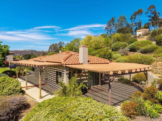 1301 Gary Ln, Escondido, Active - Home for Sale