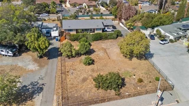 535 Civic Center Dr, Vista, Active - Home for Sale
