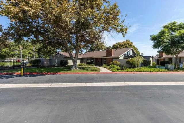 307 Fireside St, Oceanside, Active - Home for Sale