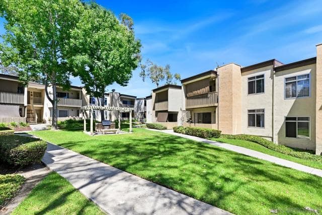 432 Edgehill Ln, Oceanside, Active - Home for Sale