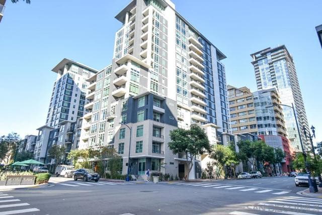 425 W Beech St, San Diego, Active - Home for Sale