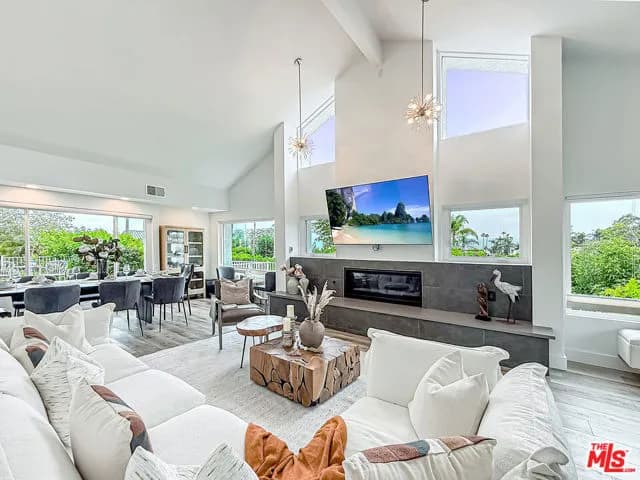 3536 Malibu Country Dr, Malibu, Active - Home for Sale