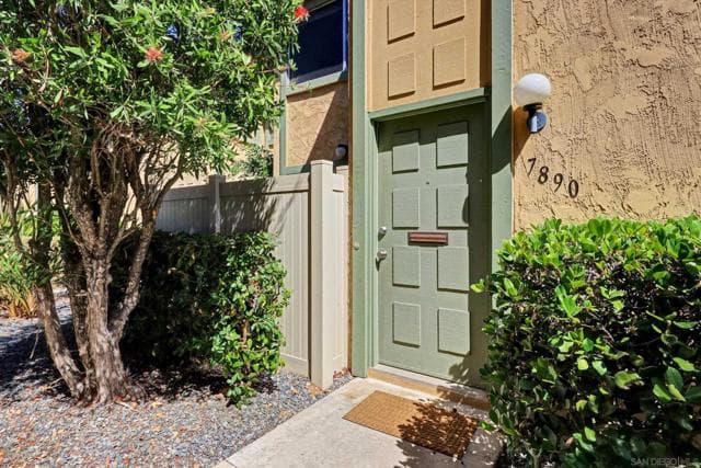 7890 Hummingbird Ln, San Diego, Active - Home for Sale