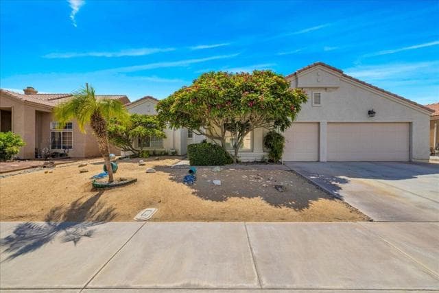 45215 Desert Air St, La Quinta, Active - Home for Sale