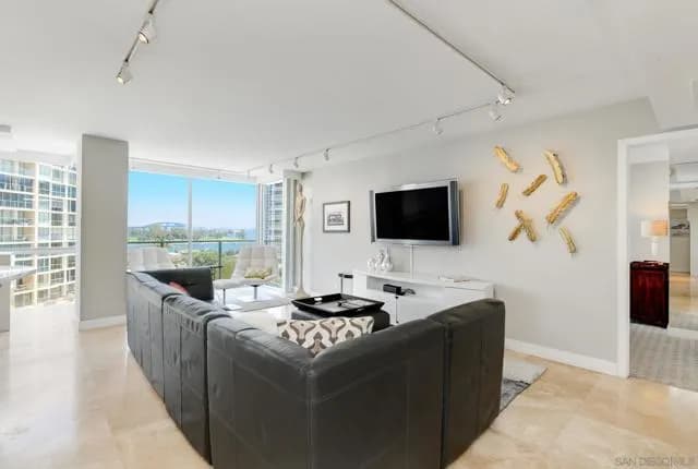 1760 Avenida Del Mundo, Coronado, Active - Home for Sale