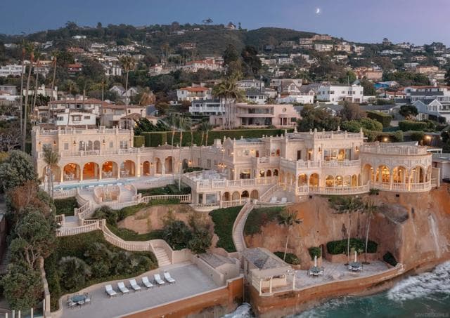 1900 Spindrift Dr, La Jolla, Active - Home for Sale