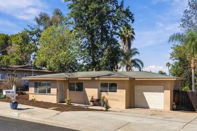 1213 S Citrus Ave, Escondido, Active - Home for Sale