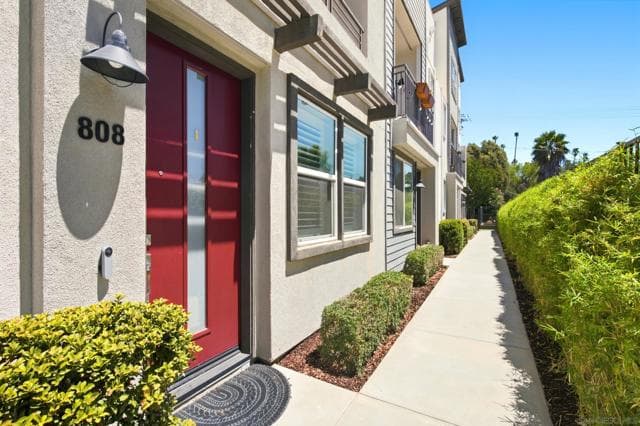 2572 S Escondido Blvd, Escondido, Active - Home for Sale