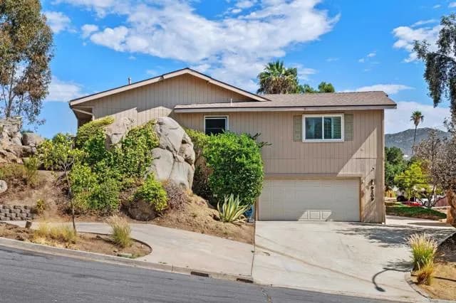 9209 Lakeview Terrace, Lakeside, Active - Home for Sale