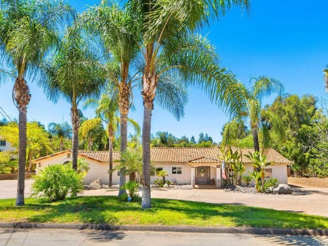 886 Singing Trails Dr, El Cajon, Active - Home for Sale