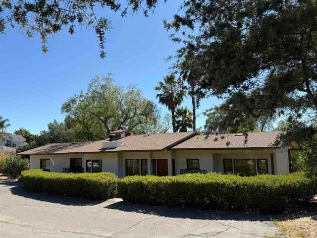 231 Stage Coach Ln, Fallbrook, Active - Home for Sale