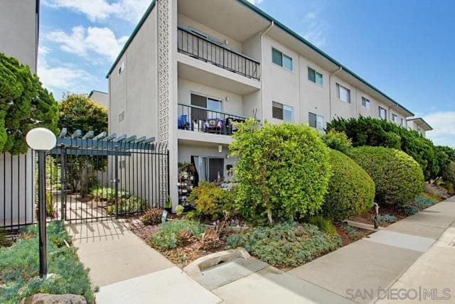 4885 Cole St, San Diego, Active - Home for Sale