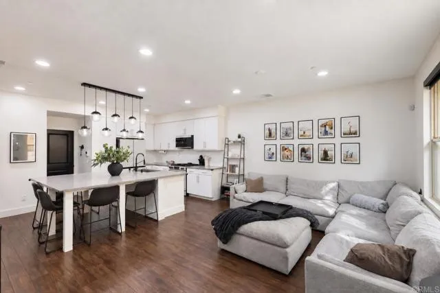 1714 Fairlead Ave, Carlsbad, Active - Home for Sale