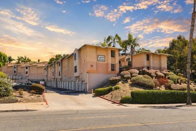 552 Canyon Dr, Oceanside, Active - Home for Sale