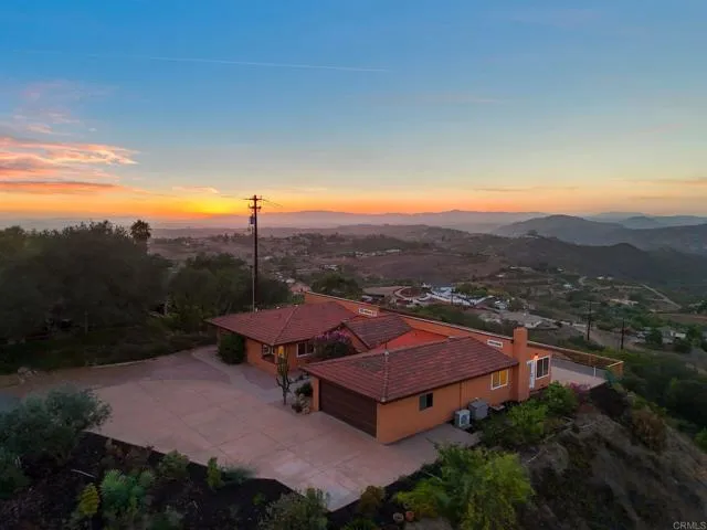 30603 Roadrunner Ridge, Valley Center, Active - Home for Sale