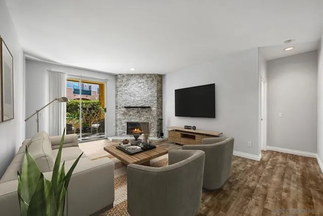 580 Camino De La Reina, San Diego, Active - Home for Sale