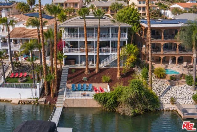 30092 Clear Water Dr, Canyon Lake, Active - Home for Sale