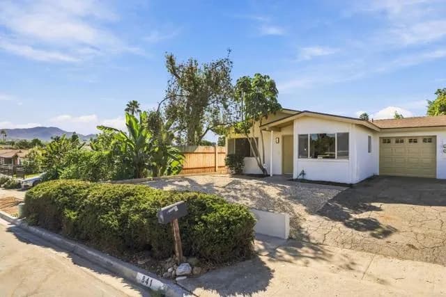 841 Arcadia Ave, Vista, Active - Home for Sale