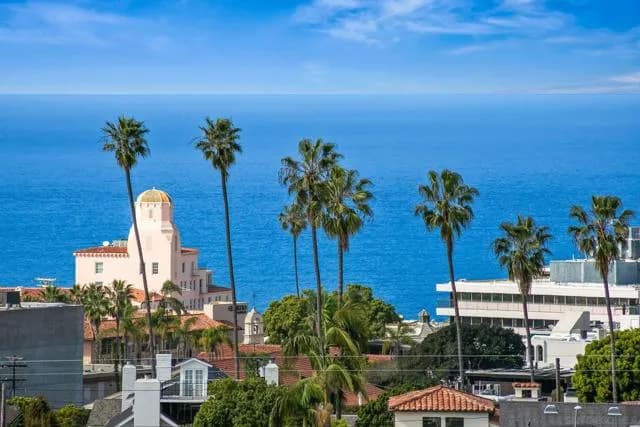 7651 Country Club Dr, La Jolla, Active - Home for Sale
