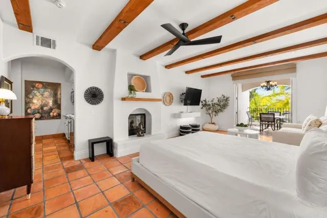 7323 Estrella De Mar Rd, Carlsbad, Active - Home for Sale