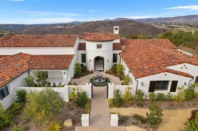 8128 Run Of The Knolls, San Diego, Active - Home for Sale