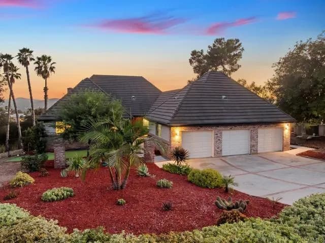 1118 Orangewood Dr, Escondido, Active - Home for Sale