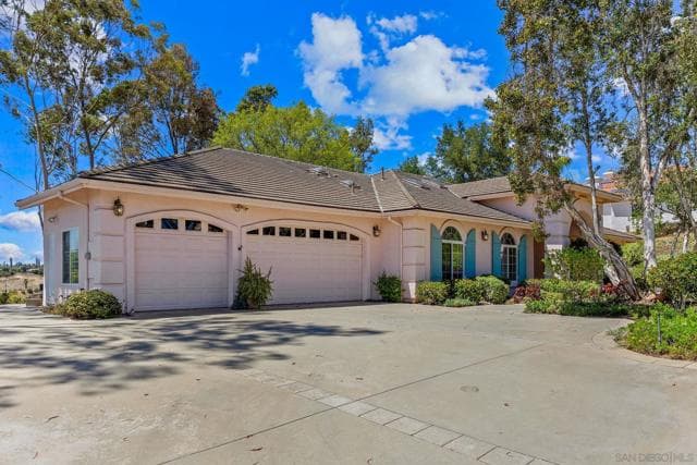 2475 Canyon Creek Rd, Escondido, Active - Home for Sale