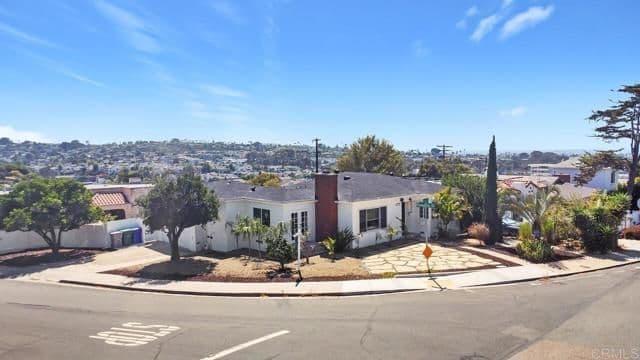 3765 Elliott St, San Diego, Active - Home for Sale