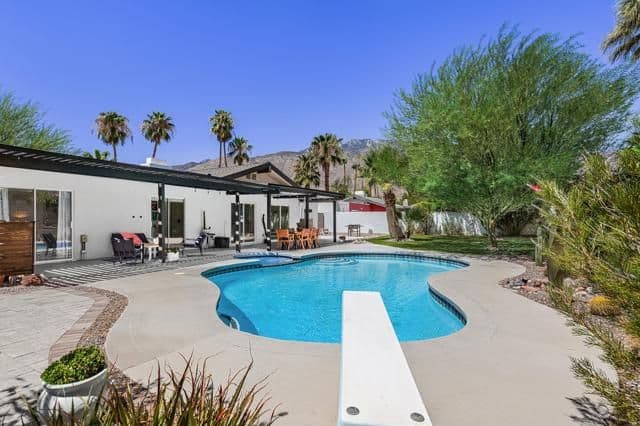 1110 E Vista Chino, Palm Springs, Active - Home for Sale