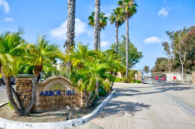 432 Edgehill Ln, Oceanside, Active - Home for Sale