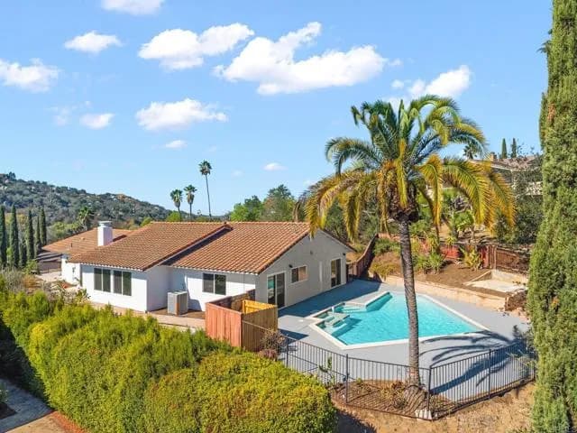 10236 Lake Meadow Ln, Escondido, Active - Home for Sale