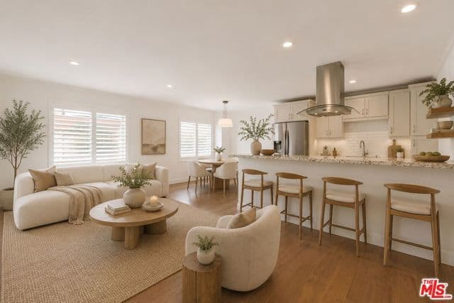 933 11th St, Santa Monica, Active - Home for Sale