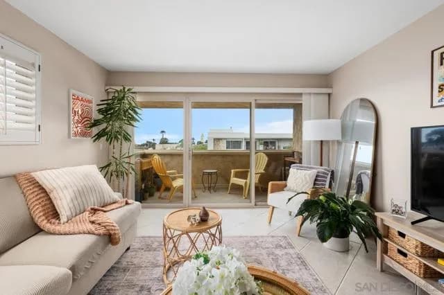7635 Eads Ave, La Jolla, Active - Home for Sale